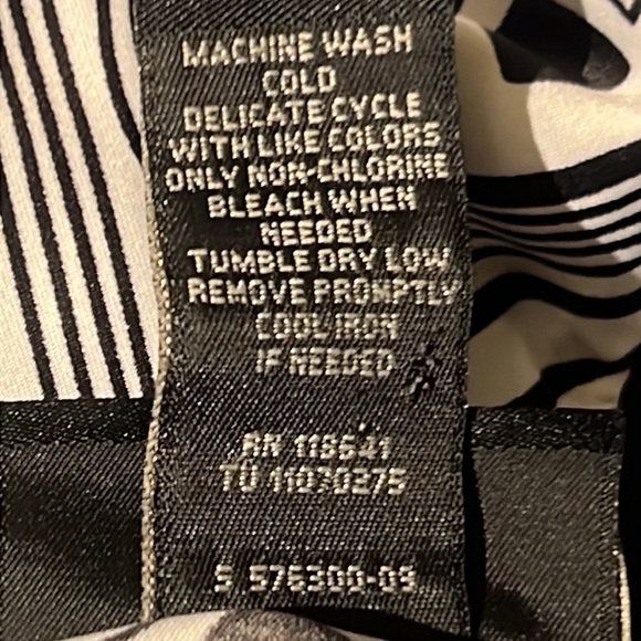 Sale Lane Bryant Women's Blouse 26/28 Black White Geometric Shapes - Picture 10 of 13